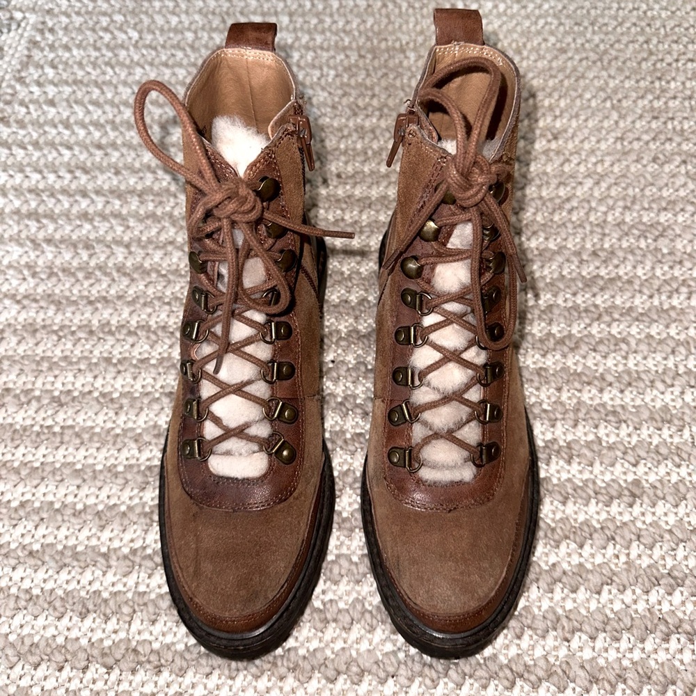 LUCKYBRAND Leather and wool boots.